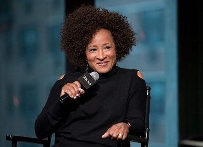 Alex Sykes Wiki, Age (Wanda Sykes' Wife) Bio, Family, Kids, Net worth 3 Alex Sykes' spouse Wanda Sykes quit Roseanne show amid Roseanne Barr's racist tweet scandal