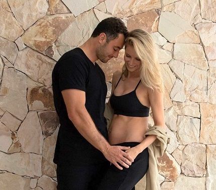 Jake Wall Wiki, Age, Height (Jennifer Hawkins' Husband) Bio & Family 7 Jennifer Hawkins pregnant with Husband Jake Wall