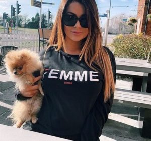 Jessica Hayes (Love Island) Age, Height, Weight, Bio, Boyfriend, Family 5 Jessica Hayes & her Pet dog