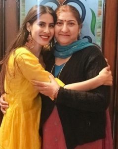 Sheetal Thakur Wiki, Age, Height, Biography, Family, Boyfriend & Affairs 4 Sheetal Thakur with her mother