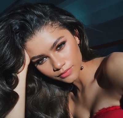 Zendaya Height, Weight, Age, Biography, Family, Boyfriend & Affairs 2 Zendaya age, height, and weight
