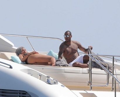 Sara Smiri Wiki, Age (Carmelo Anthony's Girlfriend) Bio, Family & Facts 7 Carmelo Anthony with Sara Smiri on yacht in France