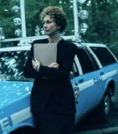 Elizabeth Lederer Wiki, Age (Central Park Prosecutor) Bio, Family Facts 6 Elizabeth Lederer's character is played by in the Netflix's miniseries When They See Us