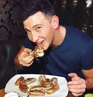 Blake Horstmann (Bachelor) Age, Height, Weight, Girlfriend, Bio, Facts 5 Blake enjoying Non-Veg.