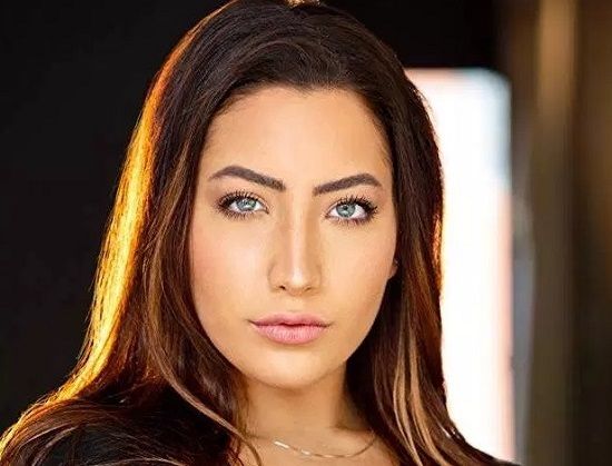 Brooke Houts Wiki, Age, Height, Weight, Biography, Family & Facts 16 Brooke Houts