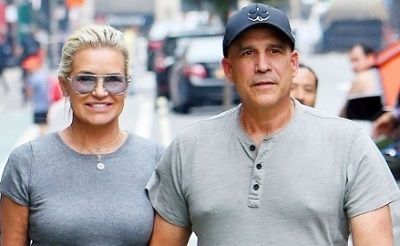 Joseph Jingoli Wiki, Age (Yolanda Hadid's Boyfriend) Bio, Family, Facts 3 Joseph Jingoli and his girlfriend Yolanda Hadid photographed together on the streets of New York City