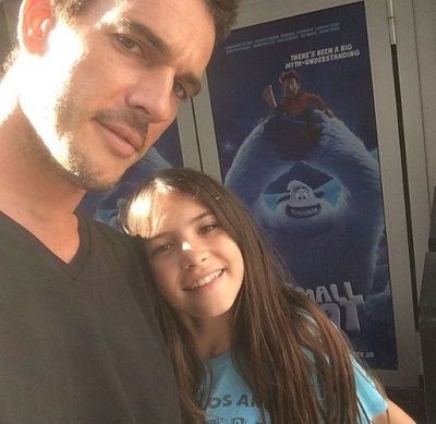 Josh Kloss (Katy Perry Model) Wiki, Age, Wife, Height, Weight & Bio 4 Josh Kloss with his daughter Izabella Kloss