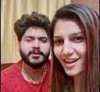 Sapna Choudhary (Dancer) Height, Weight, Age, Boyfriend, Bio & Facts 3 Sapna Choudhary with her boyfriend Ajay Hooda (Dancer)