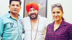Sapna Choudhary (Dancer) Height, Weight, Age, Boyfriend, Bio & Facts 6 Sapna with Daler Mehndi Ji (famous singer) and producer Pawan Chawla