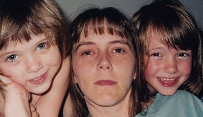 Carmen Tarleton American acid attack survivor with her daughters