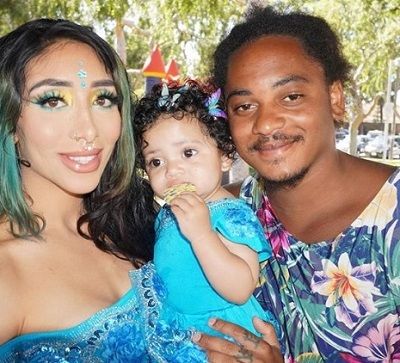 Corde Broadus Wiki, Age (Snoop Dogg's Son) Bio, Family & Facts 3 Corde Broadus with his girlfriend Soraya and their daughter Elleven Love