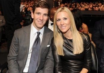 Eli Manning Height, Weight, Age, Wife, Biography, Family & Facts 3 Eli Manning with his wife Abby McGrew