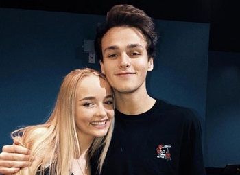 Jonah Marais Height, Weight, Age, Girlfriend, Bio, Facts & Family 3 Jonah Marais with one of his friend