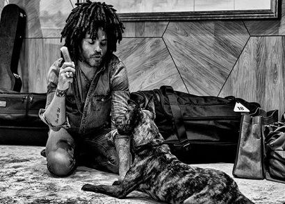 Lenny Kravitz Height, Weight, Age, Wife, Bio, Family & Facts 6 Kravitz with pet dog Jojo