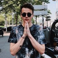 Jonah Marais Height, Weight, Age, Girlfriend, Bio, Facts & Family 4 Marais having a tattoo of palm tree on arm