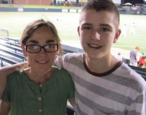 Liza Womack - Bio, Facts, Family Life of Lil Peep’s Mother 4 Liza Womack Son Lil Peep