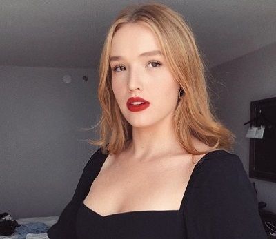 Maddison Brown Wiki, Age, Height, Weight, Bio, Family & Facts 3 Maddison Brown is rumored to be in a relationship with her boyfriend Liam Hemsworth (Australian Actor)