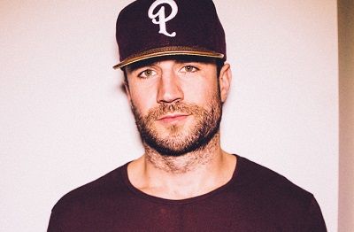 Hannah Lee Fowler is the wife of Sam Hunt (singer and songwriter)