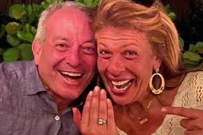 Joel Schiffman Wiki, Age (Hoda Kotb's Fiancé) Bio, Family, Facts 3 Joel Schiffman engaged his longtime girlfriend Hoda Kotb (American broadcast journalist, television personality and author) in November 2019