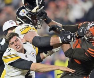 Mason Rudolph Height, Weight, Age, Biography, Family & More 3 Myles Garrett pushed Mason on the ground and removed his helmet during the match.