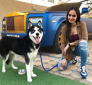 Lana Rose Wiki, Age, Height, Weight, Boyfriend, Family & Facts 8 Parisa Beiraghdary with her Pet dog Lowkey