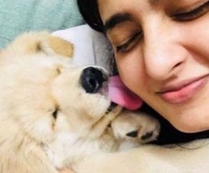 Anushka Shetty Height, Weight, Age, Husband, Biography & Facts 6 Shetty with her Pet dog