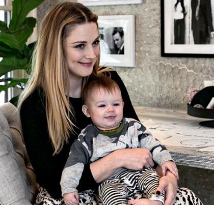 Alexandra Breckenridge height, Weight, Age, Husband, Bio, Family 6 Alexandra Breckenridge with her daughter