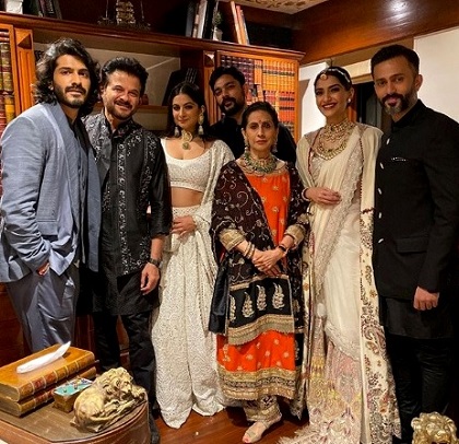 Anil Kapoor Height, Weight, Age, Wife, Biography, Family, More 4 Anil Kapoor with his family