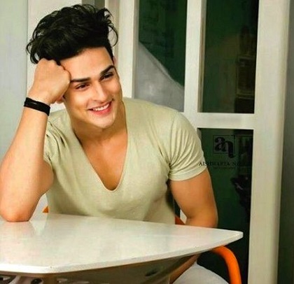 Divya Agarwal Height, Weight, Age, Boyfriend, Biography, Family 4 Divya Agarwal Ex-boyfriend Priyank Sharma