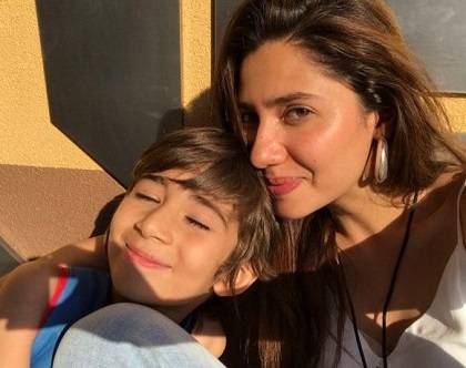 Mahira Khan Height, Weight, Age, Husband, Biography, Facts 4 Mahira Khan with her son Azlan