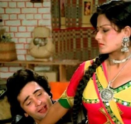 Moushumi Chatterjee Age, Husband, Daughter, Biography, Family 7 Moushumi Chatterjee with Rishi Kapoor