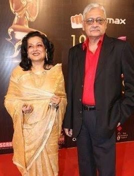 Moushumi Chatterjee Age, Husband, Daughter, Biography, Family 4 Moushumi Chatterjee with her husband Jayanta Mukherjee