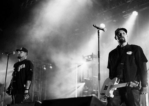 Benji Madden Height, Weight, Age, Wife, Biography, Family & More 7 Benji Madden during live show