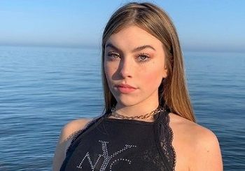 Cynthia Parker Height, Weight, Age, Boyfriend, Biography, Family & More 3 Cynthia Parker is one of the most followed TikTok stars with over 800K followers as of January 2020