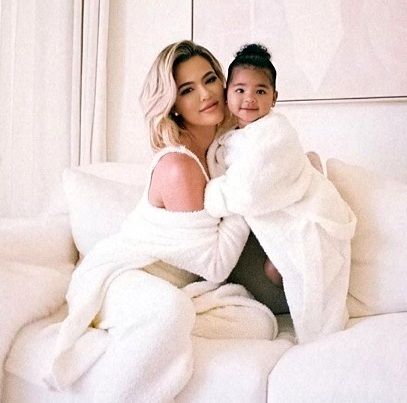 Khloe Kardashian height, Weight, Age, Husband, Bio, Family 7 Khloe Kardashian with daughter True Thompson
