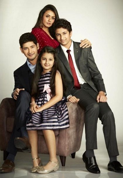 Mahesh Babu Height, Weight, Age, Wife, Biography, Family & Facts 4 Mahesh Babu with his family