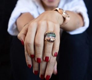 Nadine Ghosn - Bio, Family, Facts of Carlos Ghosn's Daughter 5 Nadine Ghosn Unique Ring Design