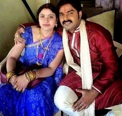 Pawan Singh Height, Weight, Age, Wife, Biography & Family 5 Pawan Singh with his first wife Neelam Singh