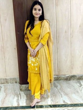 Riya Shukla Height, Weight, Age, Boyfriend, Biography & Family 3 Riya Shukla height weight