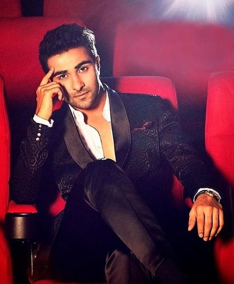 Aadar Jain Wiki, Age, Height, Weight, Girlfriend, Biography & Family 16 Aadar Jain