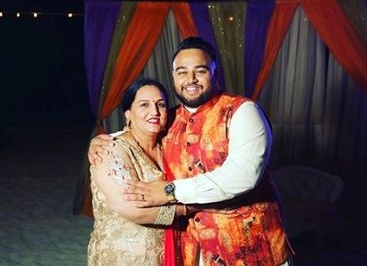 Deep Jandu Wiki, Age, Height, Weight, Wife, Biography & Family 2 Deep Jandu with his mom