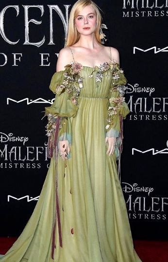 Elle Fanning Height, Weight, Age, Boyfriend, Biography, Family & More 3 Elle Fanning height & weight