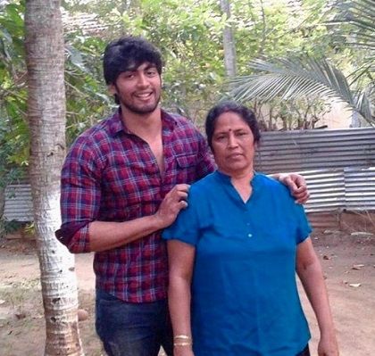 Tharshan Thiyagarajah Wiki, Age, Height, Weight, Girlfriend & Biography 2 Tharshan Thiyagarajah with his mother Shiyamala Thiyagarajah