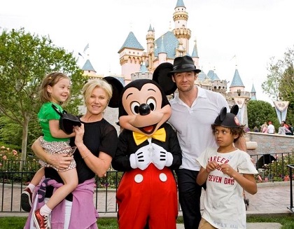 Hugh Jackman Height, Weight, Age, Wife, Children, Biography & More 13 Hugh Jackman with his wife Deborra-Lee Furness and kids Oscar Maximilian Jackman, Ava Eliot Jackman