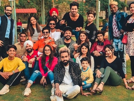 Amir Siddiqui Wiki (TikTok Star) Age, Height, Weight, Girlfriend, Biography & Family 6 Amir Siddiqui with his TikTok friends