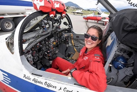 Jennifer Casey Wiki (Captain) Age, Husband, Biography, Family & Death 2 Jennifer Casey in Snowbirds plane