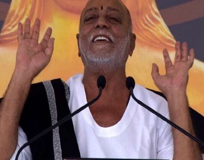 Morari Bapu Age, Wife, Daughter, Height, Weight, Biography, Caste & Family 4 Morari Bapu Wife and Children