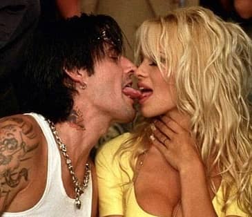 Alexandra Cooper Height, Weight, Age, Boyfriend, Biography, Affairs & More 12 Pamela Anderson Kiss