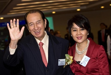Stanley Ho Height, Weight, Age, Wife, Kids, Biography, Family & More 2 Stanley Ho and his wife Leong On-kei