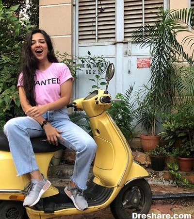 Ahsaas Channa Height, Weight, Age, Boyfriend, Family, Biography & More 21 Ahsaas Channa travel london